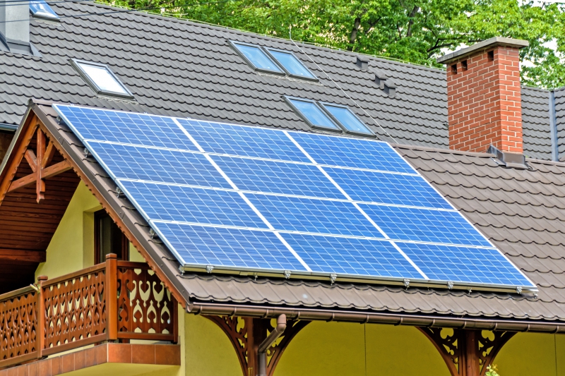 chauffagiste-MAZAUGUES-min_solar-panels-1477987